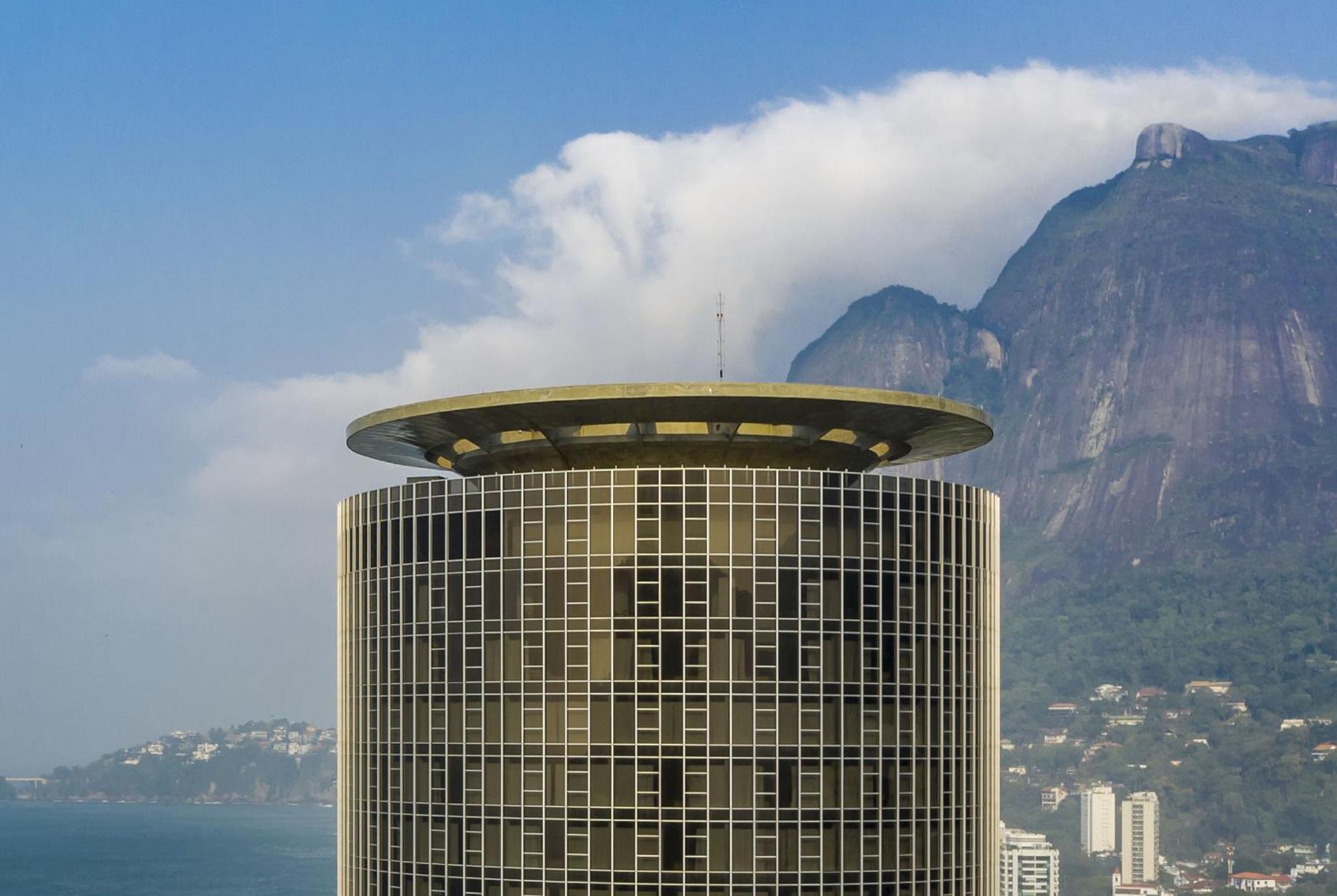 Hotel Nacional Rio De Janeiro - Oficial Екстериор снимка The distinctive "saucer" top of the Niterói Contemporary Art Museum